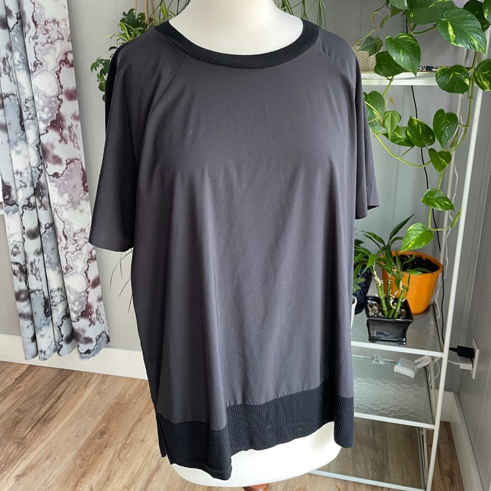 Athleta Women’s Zephyr Black Tee